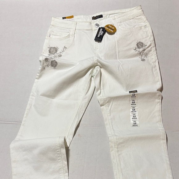 White Jeans with Floral Embroidery size 12 girl friend crop - Picture 1 of 13